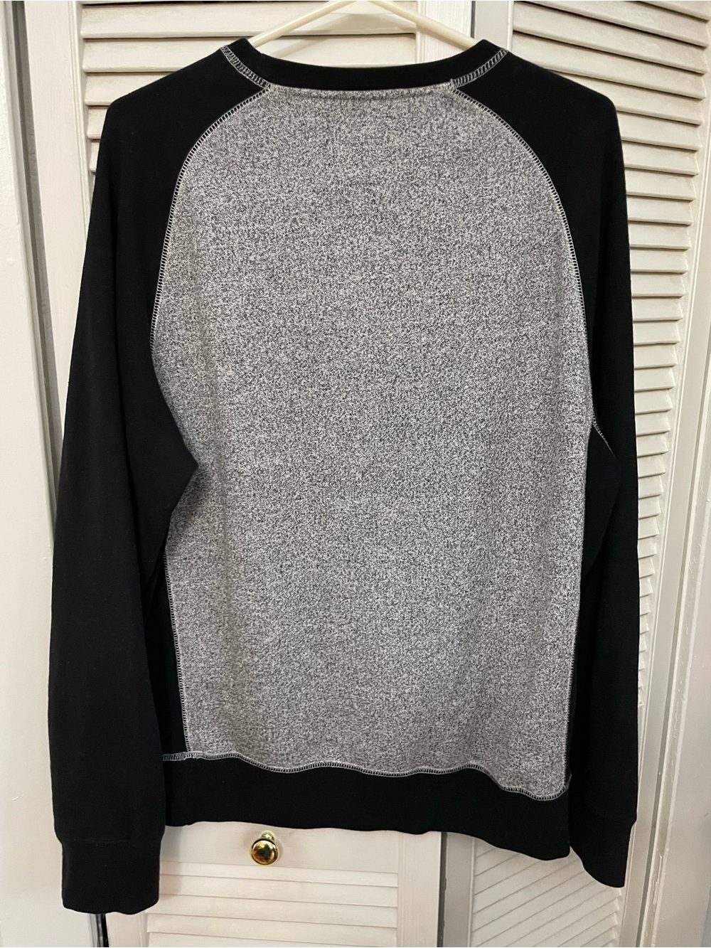 Roots Men’s crewneck sweatshirt
